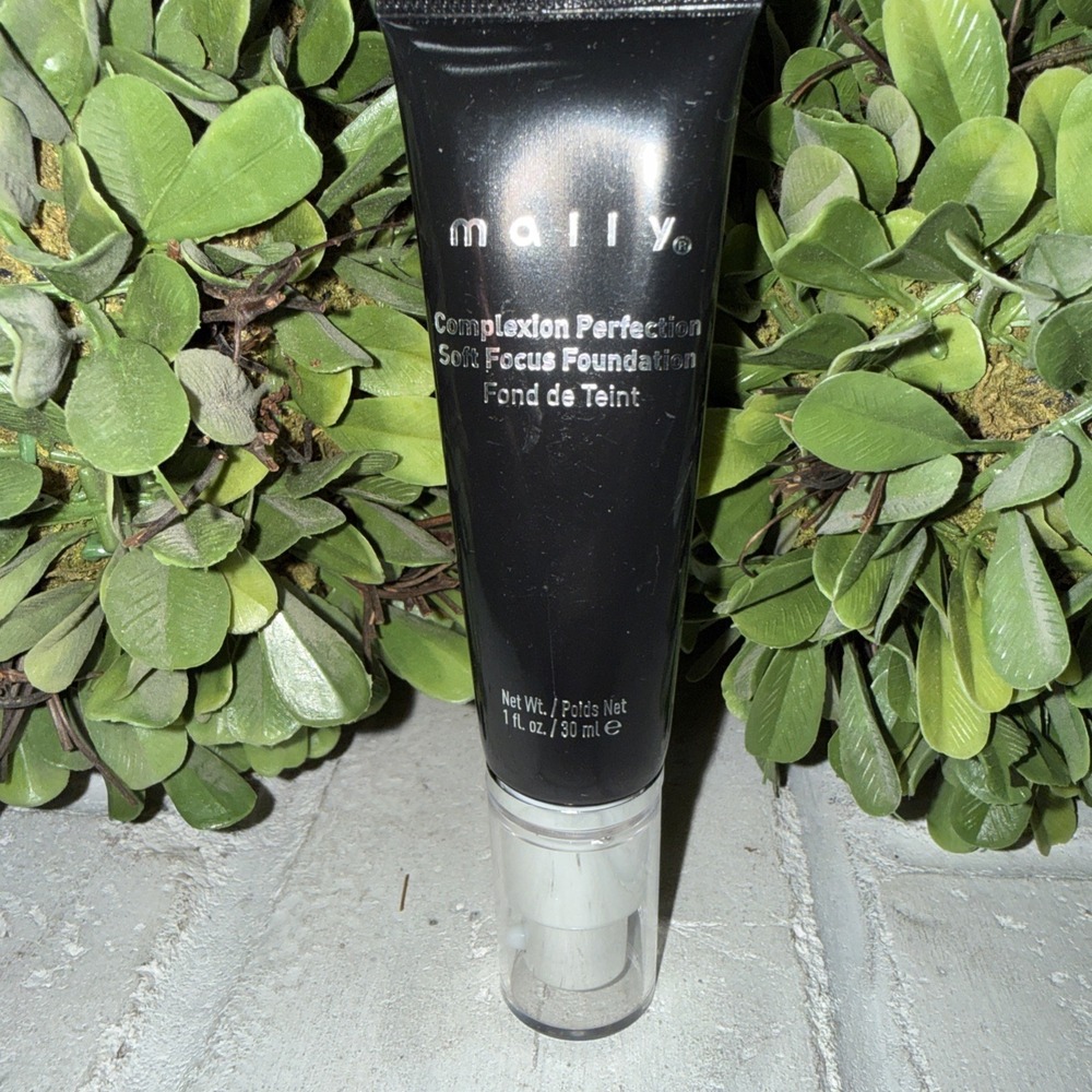 Mally Complexion Perfection Soft Focus Foundation Light 1.0 oz New